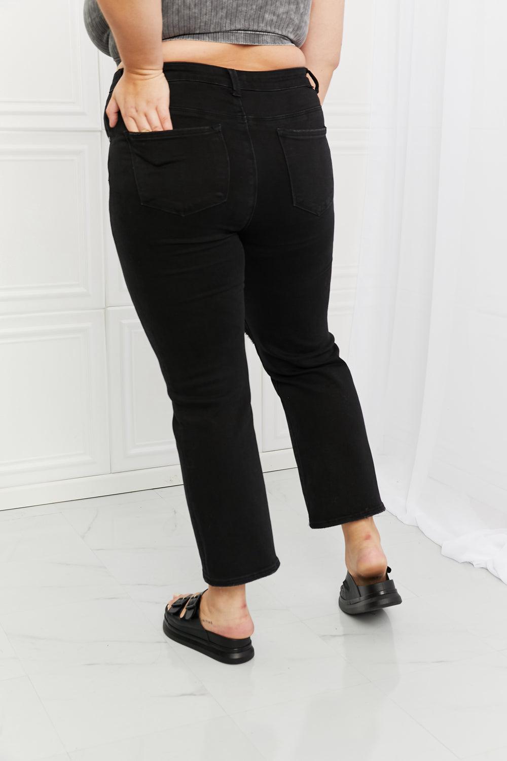 Yasmin Relaxed Distressed Jeans