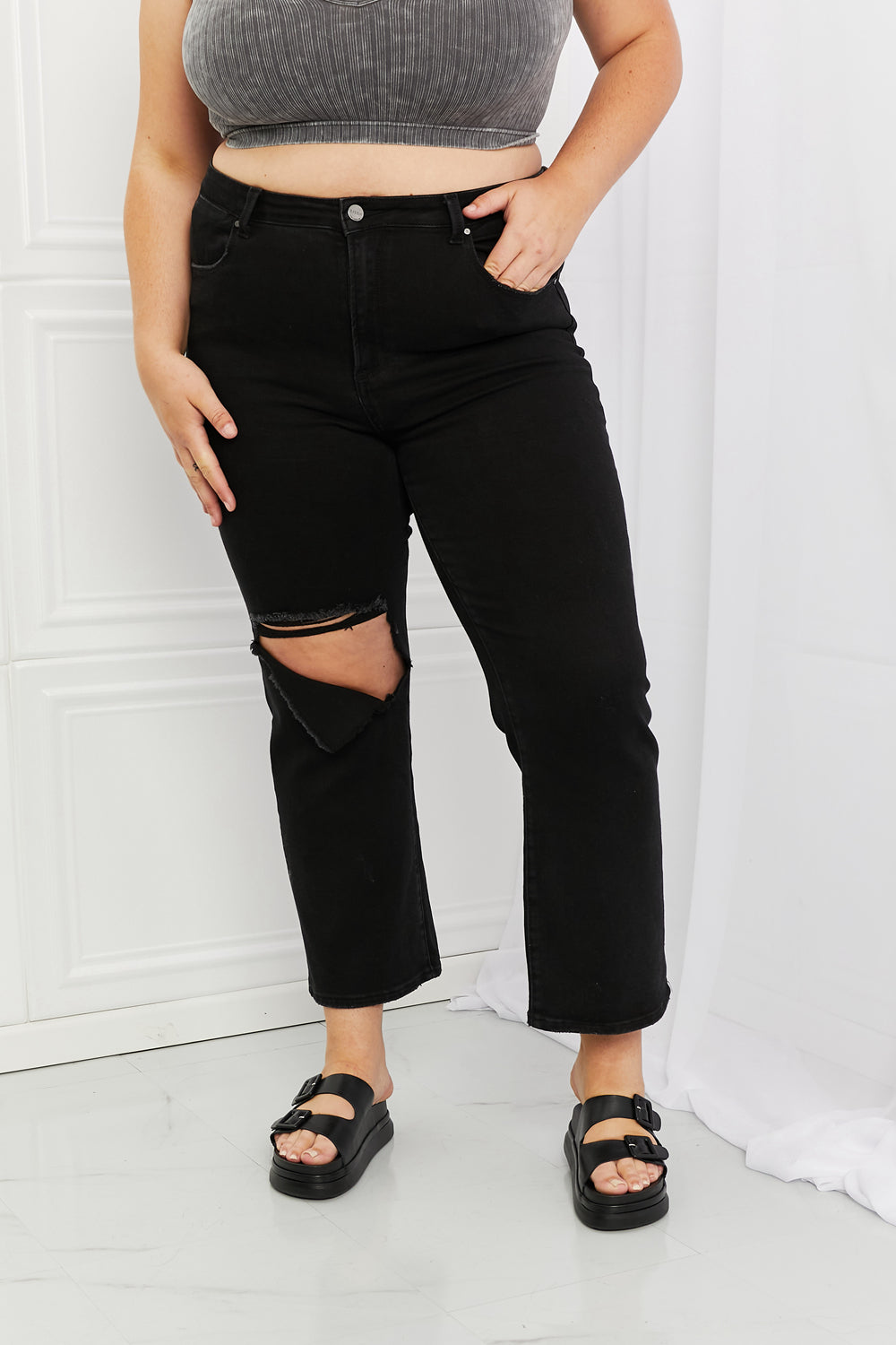 Yasmin Relaxed Distressed Jeans